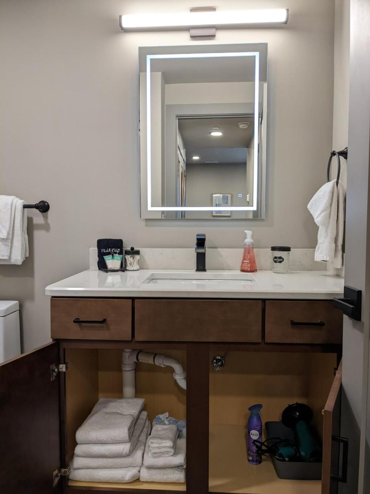 Modern Condo 210 Just Blocks From Lake Michigan 트래버스 시티 외부 사진